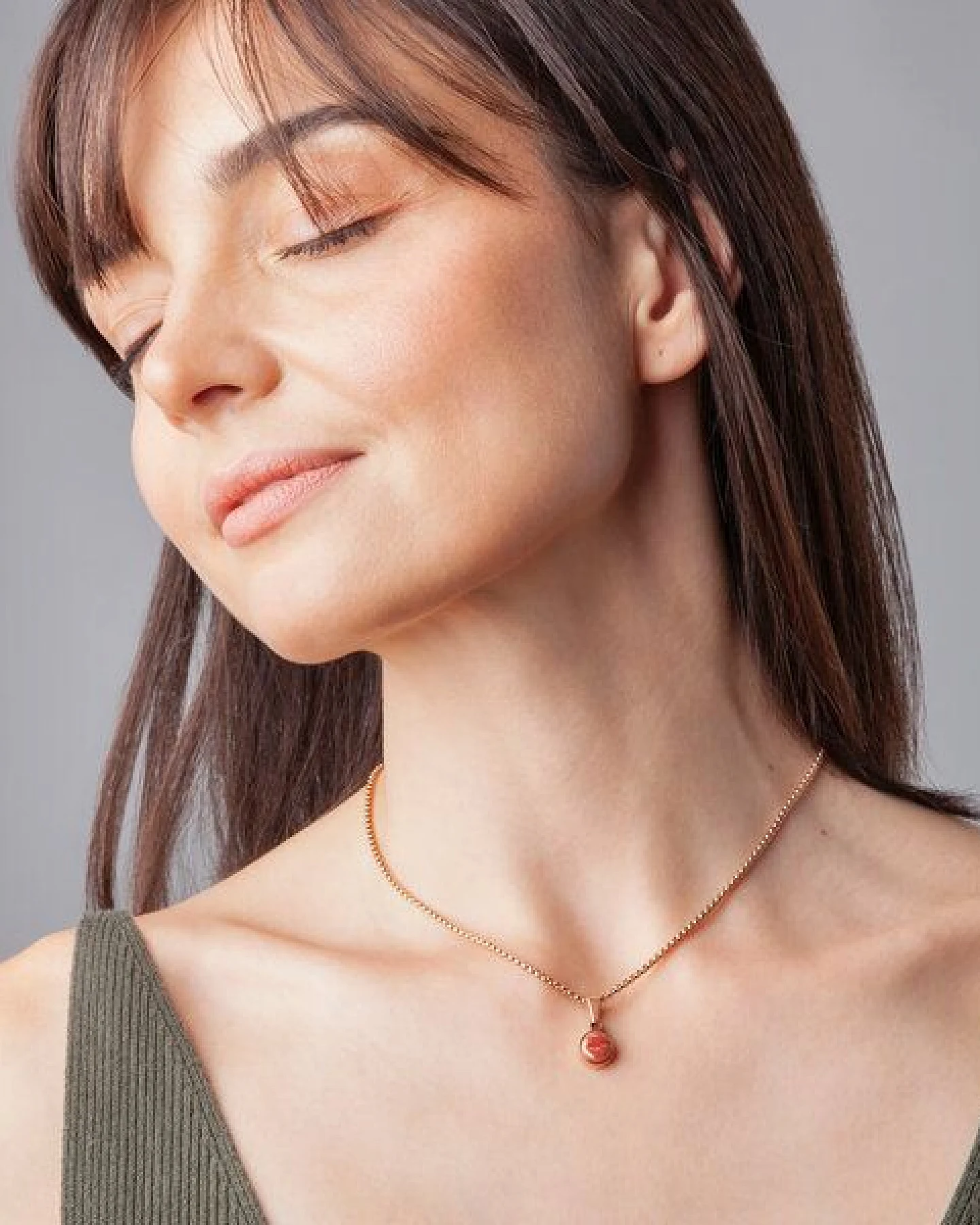 ALEXASCHA Kurze Kette mit Anhänger – Ansicht 2