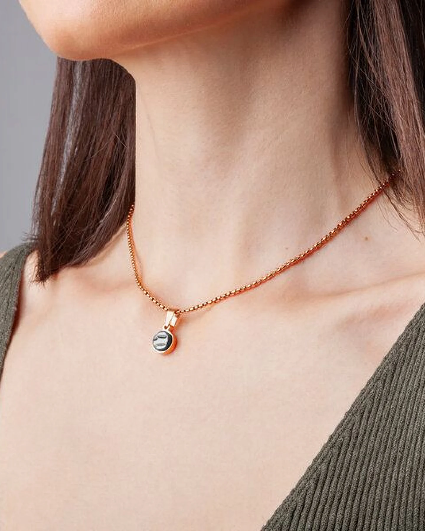ALEXASCHA Kurze Kette mit Anhänger – Ansicht 2