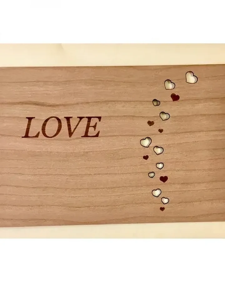 Holzpost Grußkarte "LOVE" aus Kirschbaumholz