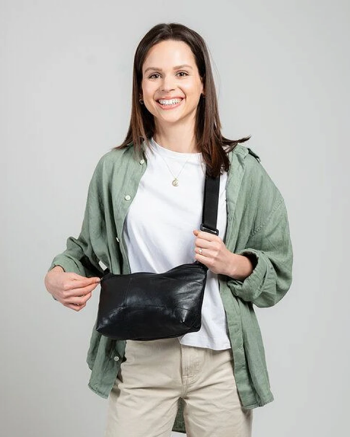 MOOT Die Schultertasche aus Lederjacken