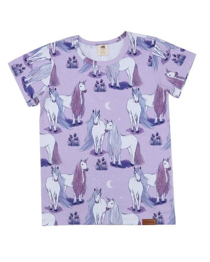 Kinder T-Shirt GOTS zertifiziert Bio-Baumwolle Lila Einhorn-Print „Unicornland“ 95/5 Elasthan Kurzarm – Walkiddy