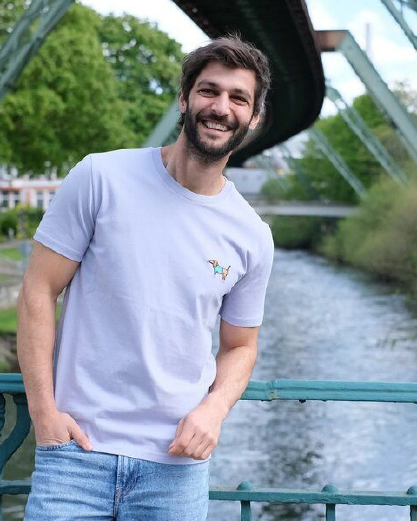 Besticktes T-Shirt – Steffen der Dackel – LIGARTI Tiermanufaktur – Ansicht 4