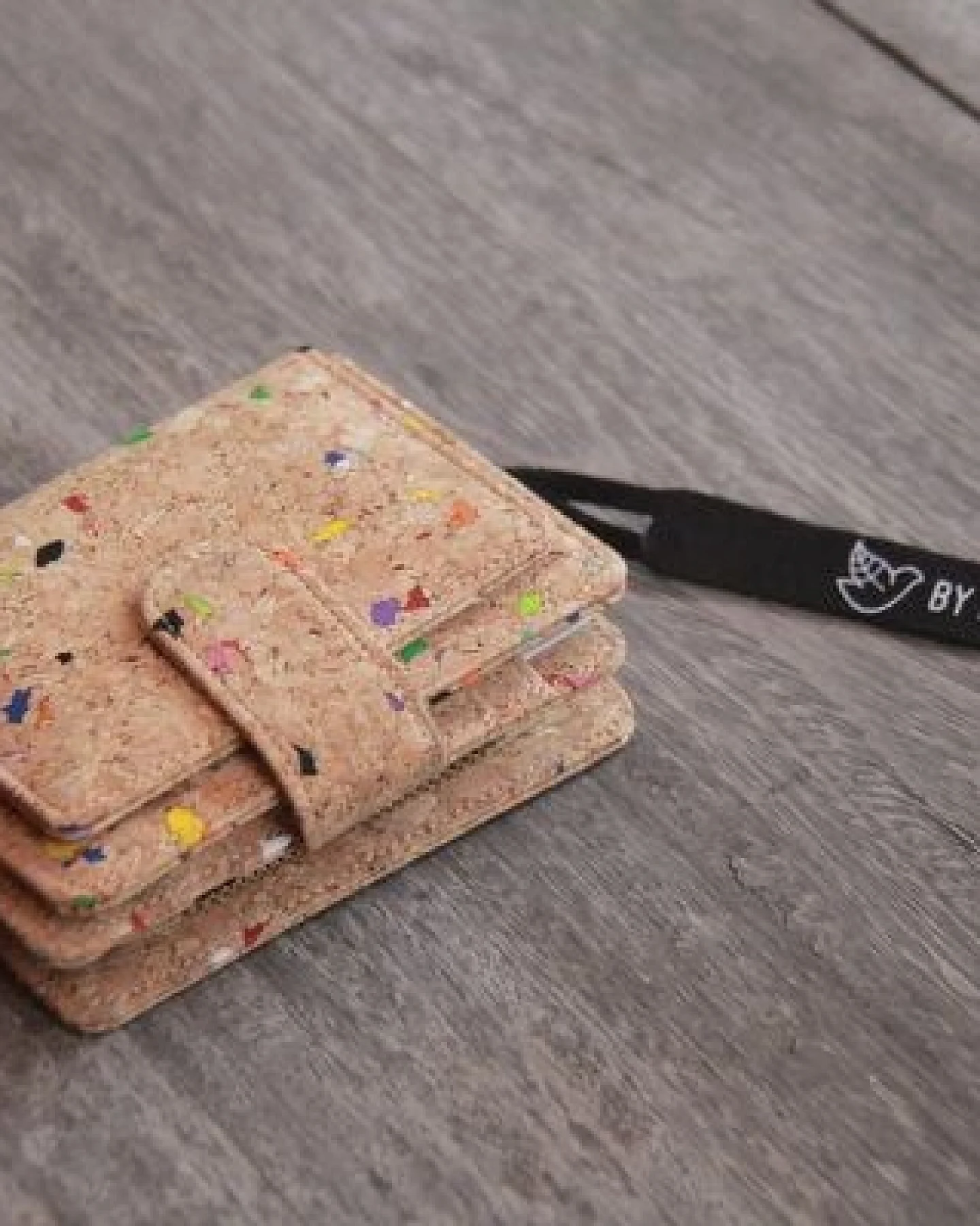 BY COPALA Portemonnaie aus Kork mit Farbakzenten und Zipper. – Ansicht 3