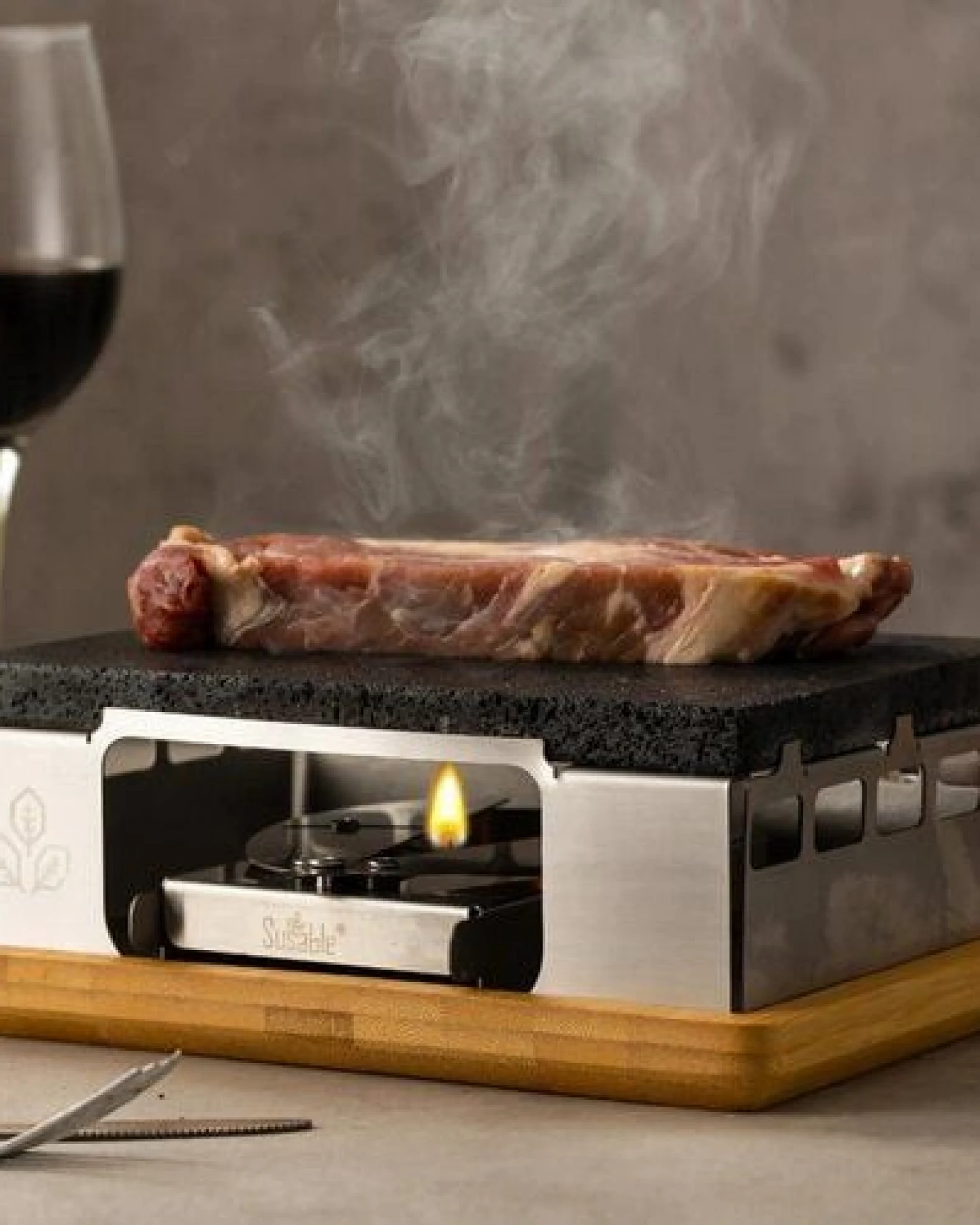 Susable "PFAS-Frei" Raclette Mini Grill Set mit Lava Stein - Lange Hitzebeständigkeit / Temperaturregelung / inkl. 2 Soßen-Töpfe – Ansicht 3