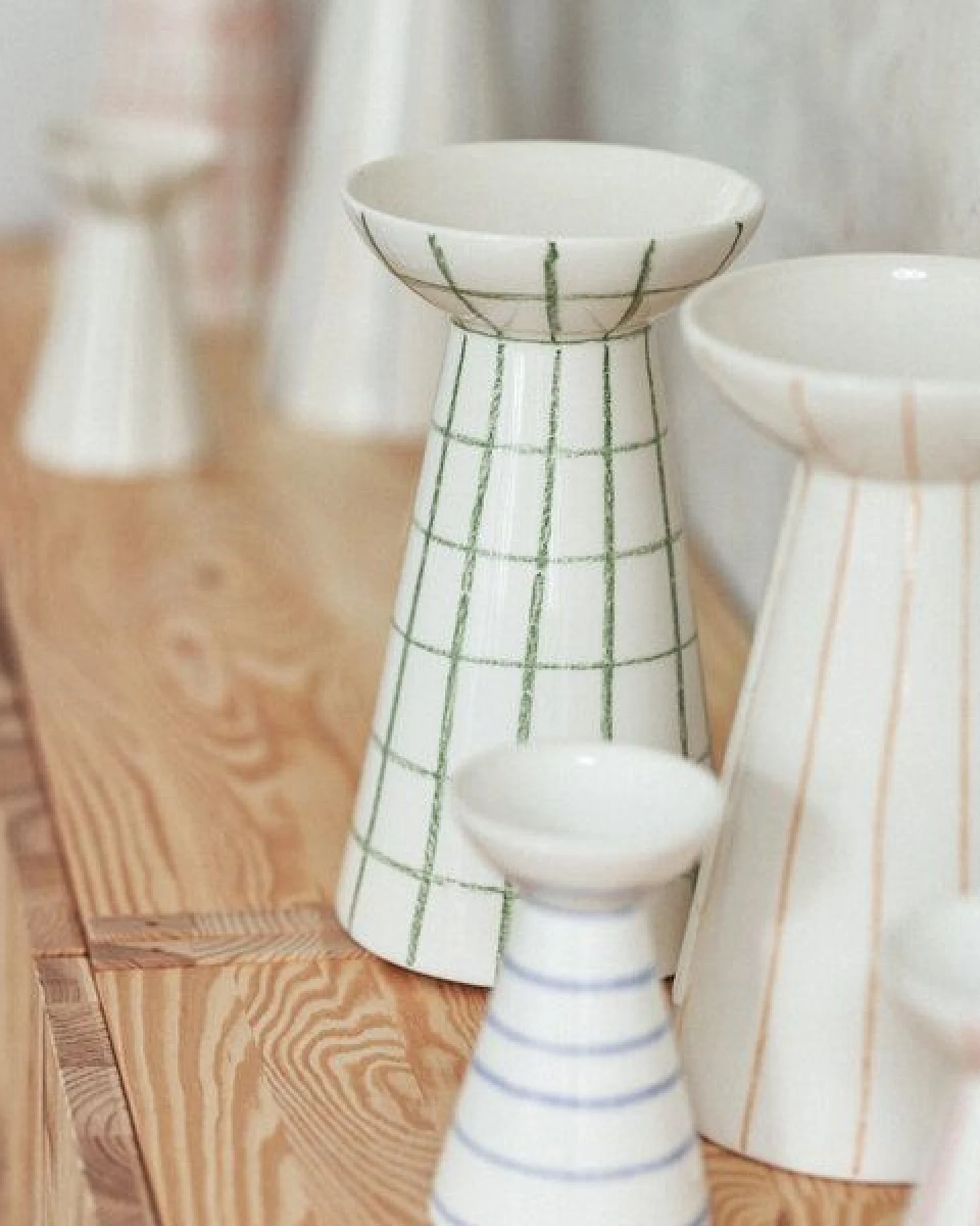 onomao Handgemalte Vase 'Duarte' aus Steinzeug – Ansicht 3