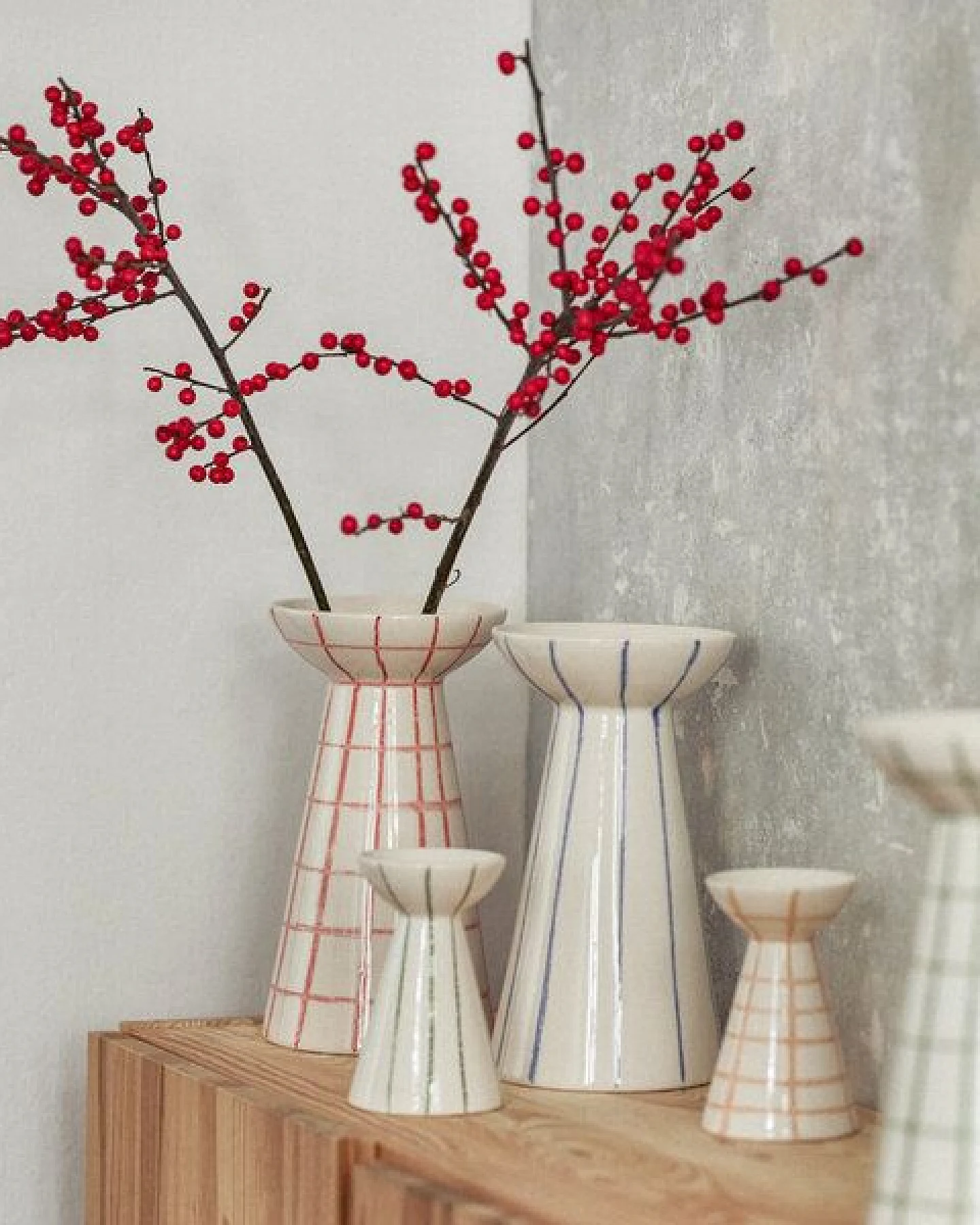 onomao Handgemalte Vase 'Duarte' aus Steinzeug – Ansicht 3