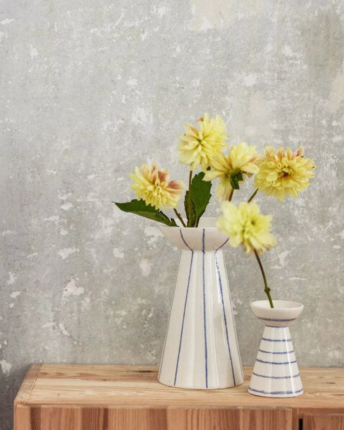 onomao Handbemalte Vase 'Duartinho' aus Steinzeug – Ansicht 2