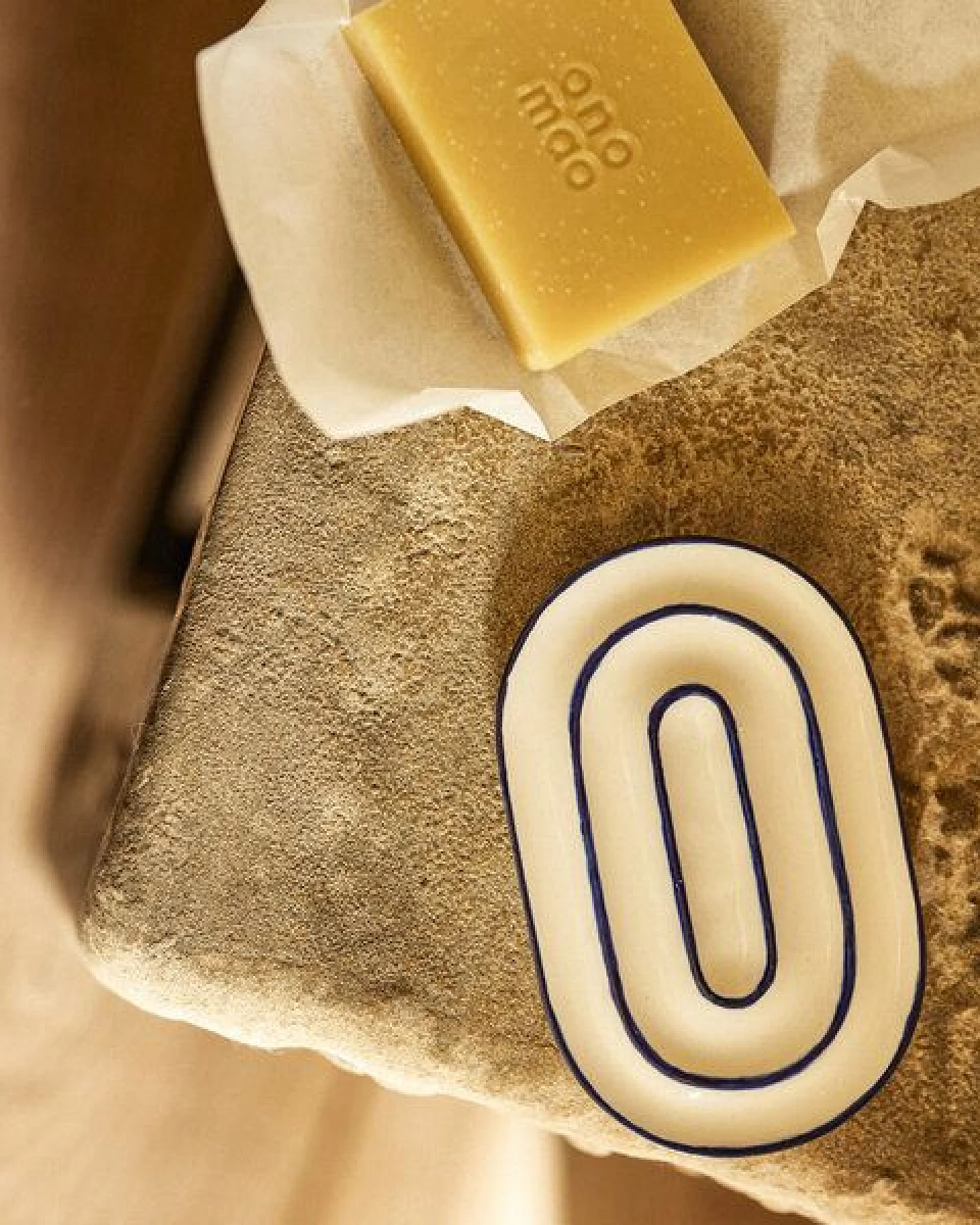 onomao Handgemachte Seifenschale 'Limpar' aus Steinzeug – Ansicht 3