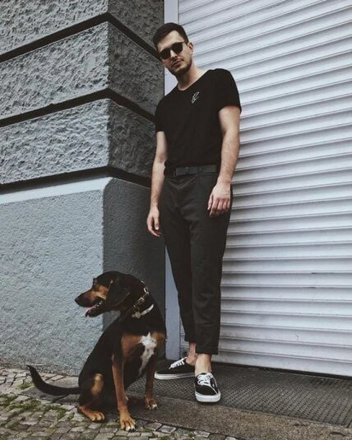 noemvri fashion label Shirt Fußhupe