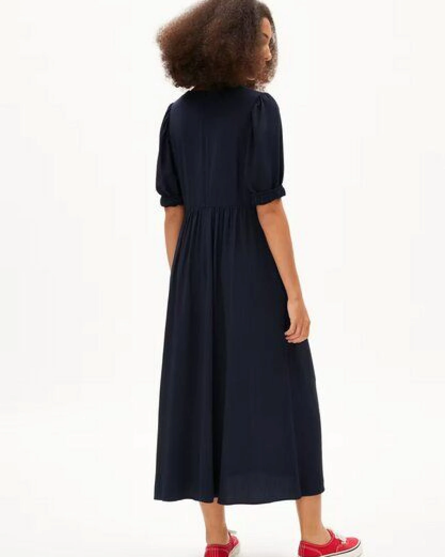 ARMEDANGELS DIALAA - Damen Webkleid Regular Fit aus LENZING ECOVERO Viskose – Ansicht 2