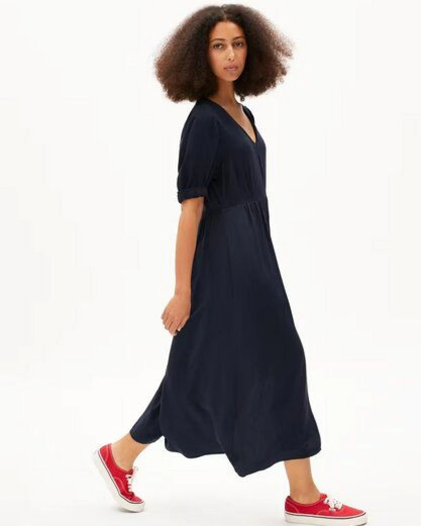 ARMEDANGELS DIALAA - Damen Webkleid Regular Fit aus LENZING ECOVERO Viskose – Ansicht 4