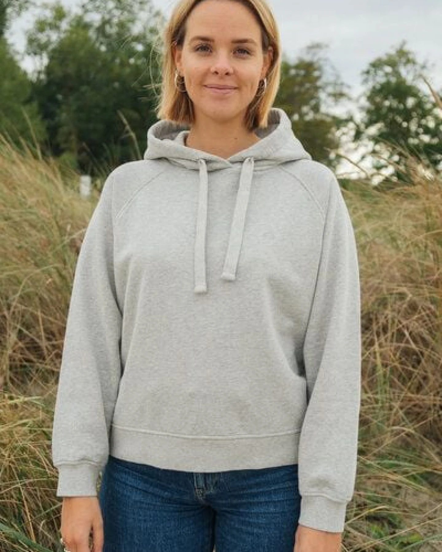 SANNA – Hoodie (Damen) aus 100% Bio-Baumwolle (GOTS) von SALZWASSER – Ansicht 2