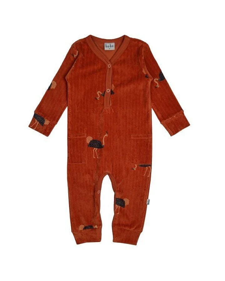 Strampler mit Straußendruck von baba Kidswear auf gemütlichem Samt