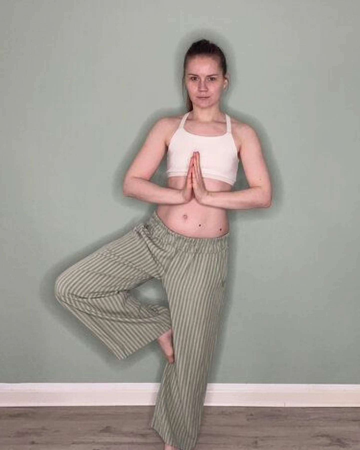 Golden Circle Clothing Gestreifte weite Hose mit Gummibund aus Lyocell – Ansicht 2