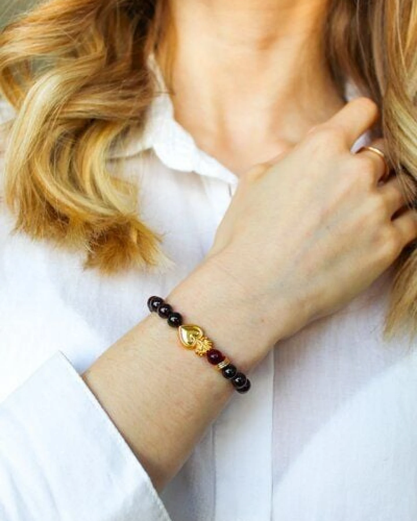 Divasya Armband "Golden Heart" mit Granat & Mondstein – Ansicht 2