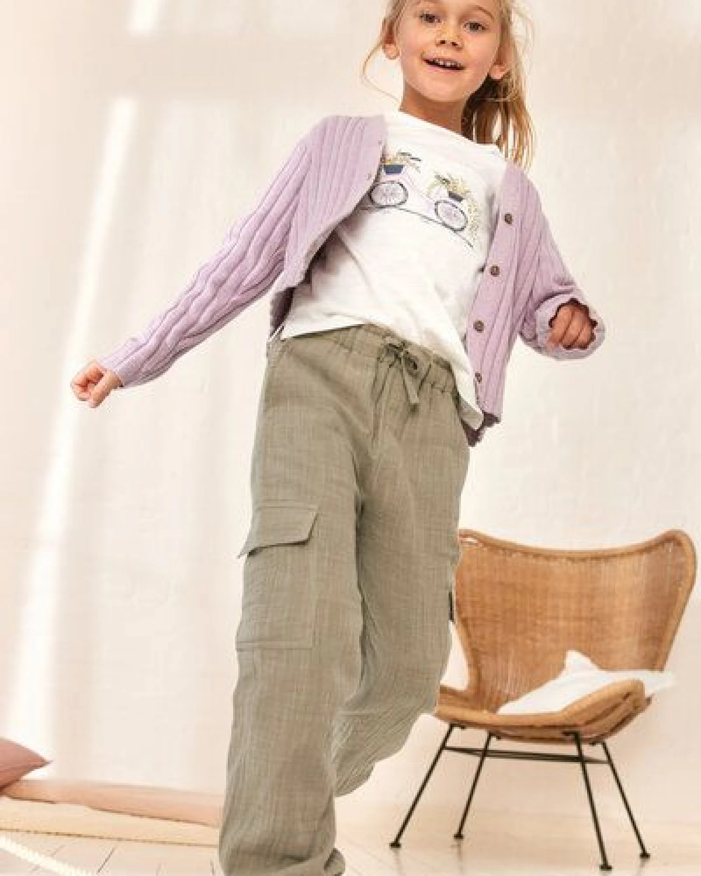 People Wear Organic Cargohose aus Musselin mit aufgesetzten Klappentaschen, khaki, aus Bio-Baumwolle – Ansicht 4
