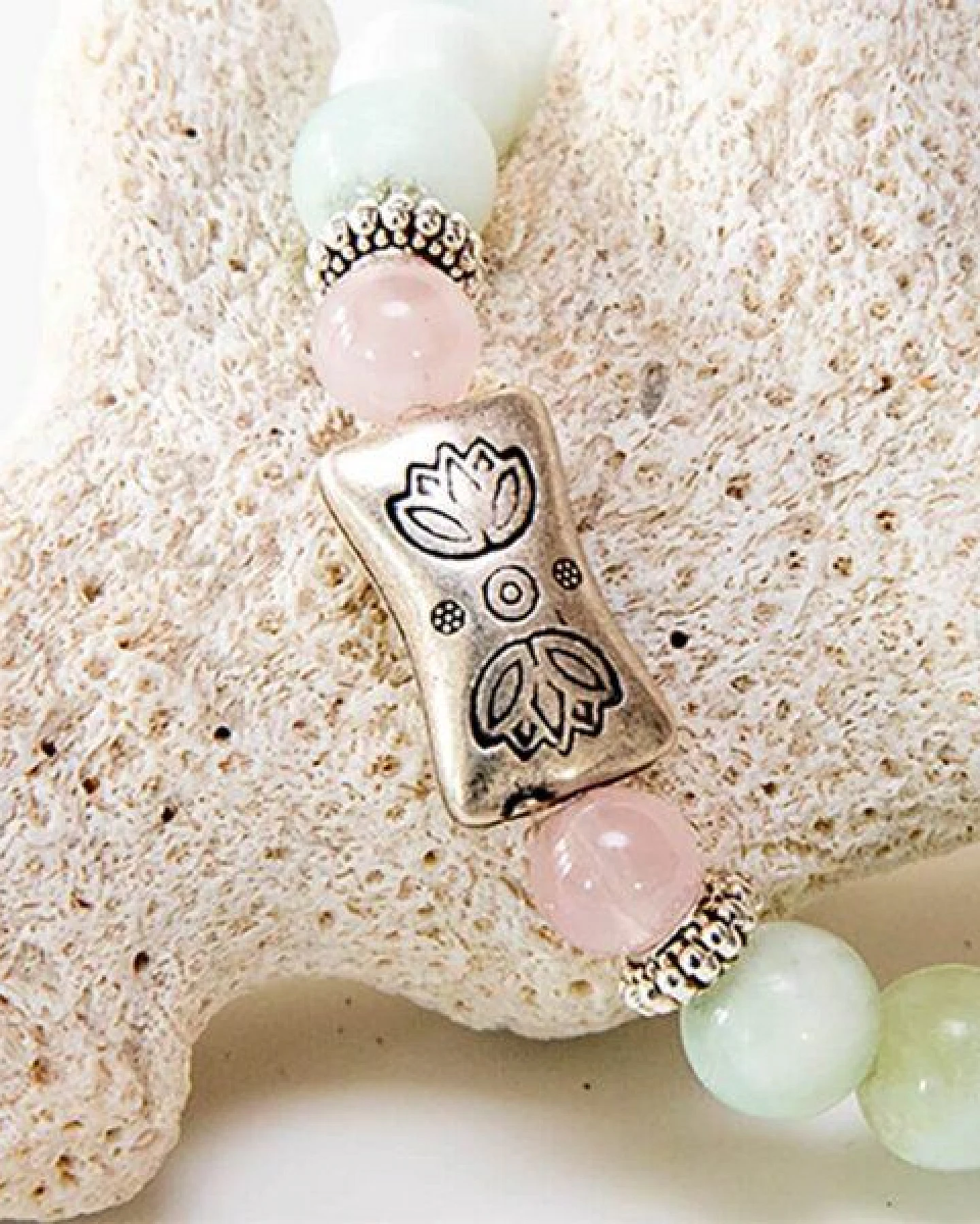 Divasya Armband "Lotus Garden" aus Rosenquarz – Ansicht 4