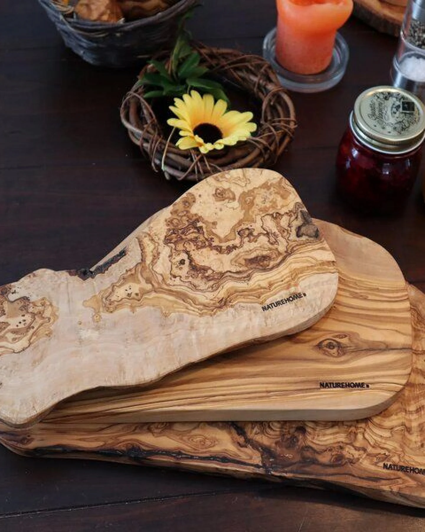 NATUREHOME Servierbrett Schneidebrett Baumscheibe Olivenholz Naturschnitt – Ansicht 2