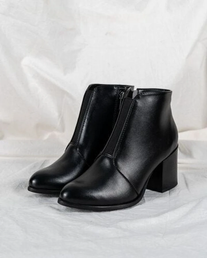 AGAZI HANA (black) - plant based ankle boots