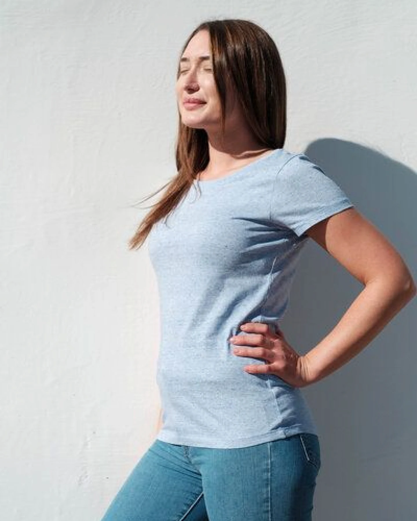 Diamond-Army T-Shirt in Ice Blue mit Baumdesign – Ansicht 2