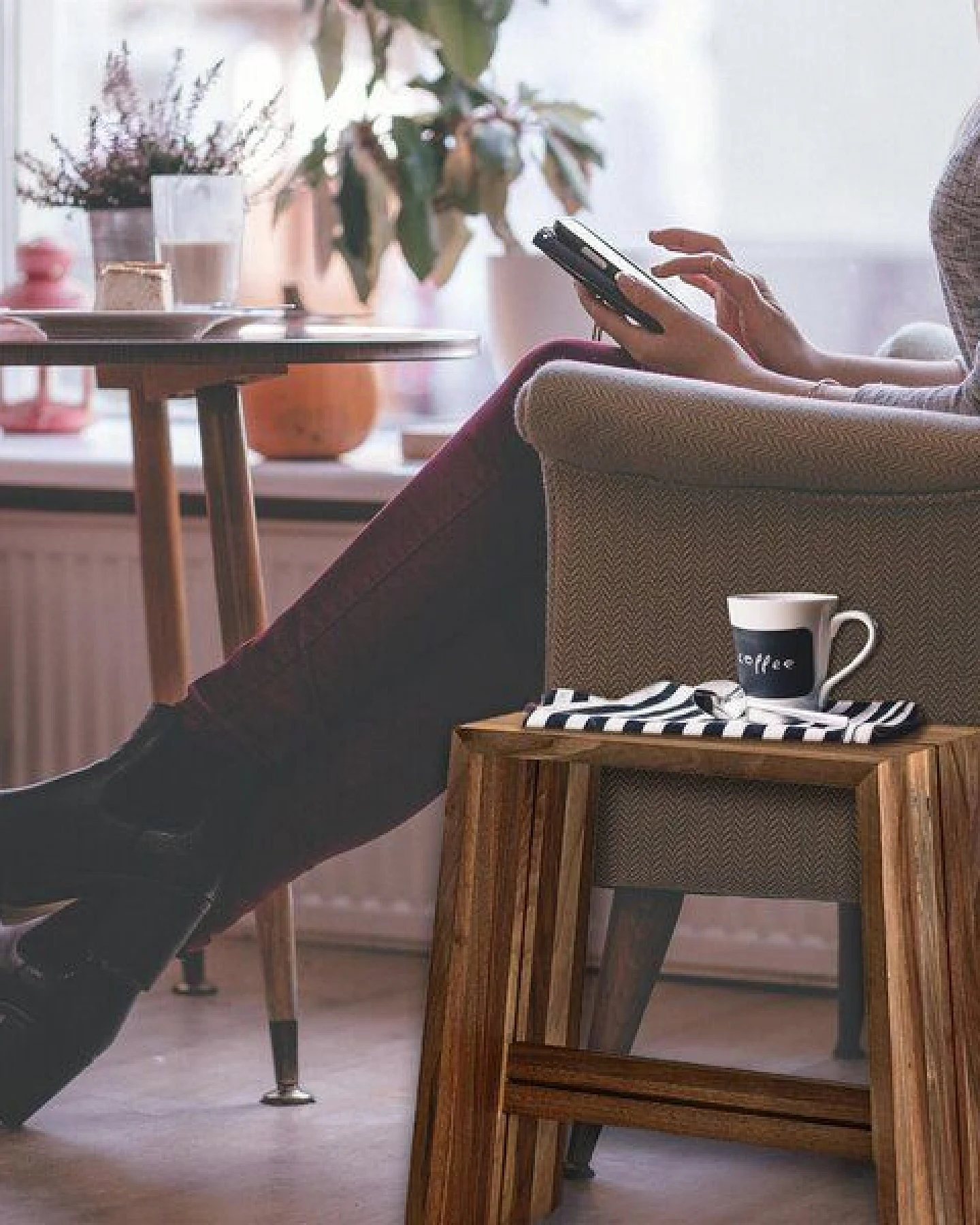 NATUREHOME Hocker Holz Nussbaum Massiv Design Läufer und Keichel Handarbeit – Ansicht 2