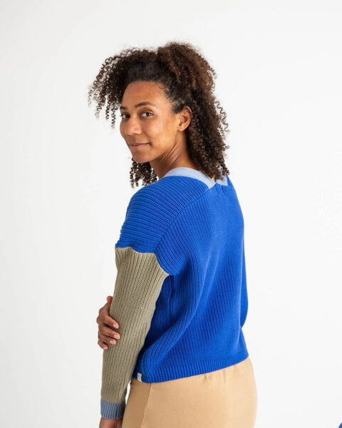 Matona Farbenfrohe Strickjacke für Frauen aus Bio-Baumwolle / Color Block Cardigan – Ansicht 2
