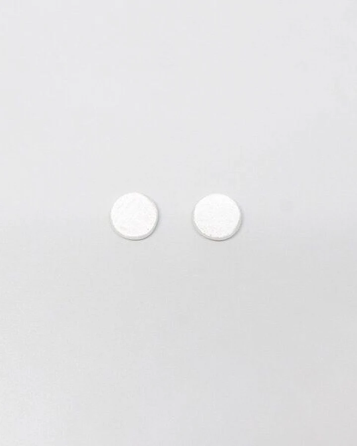 fejn jewelry Ohrstecker 'satin disc' mit runden Plättchen