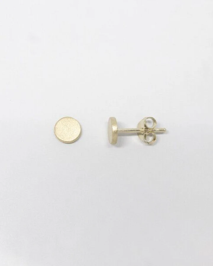 fejn jewelry Ohrstecker 'satin disc' mit runden Plättchen