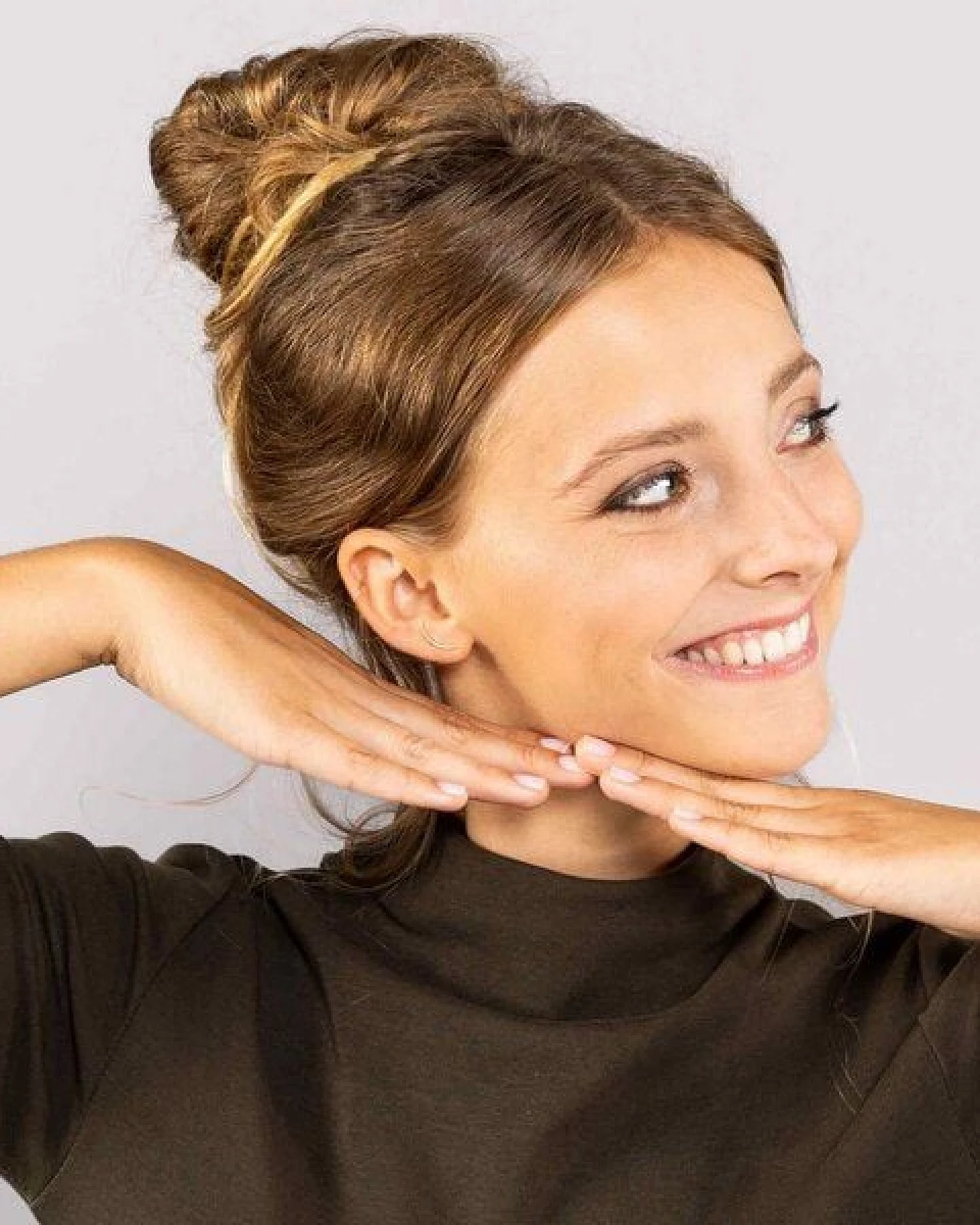 fejn jewelry Ohrstecker 'curved' mit Halbkreis – Ansicht 2