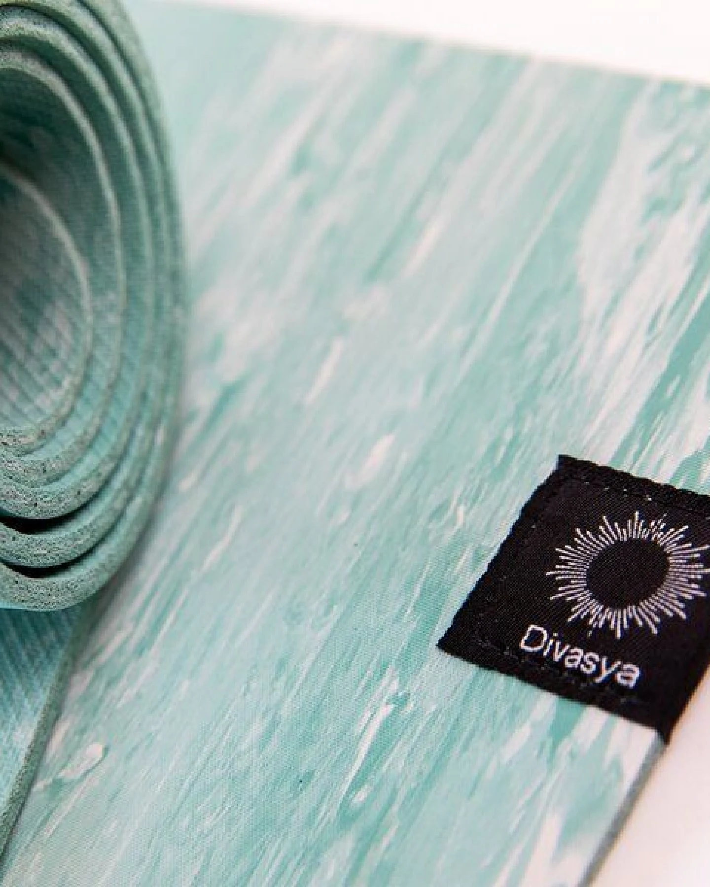 Divasya Yogamatte "Pure" aus Naturkautschuk mit Schutzhülle & Tragegurt – Ansicht 3