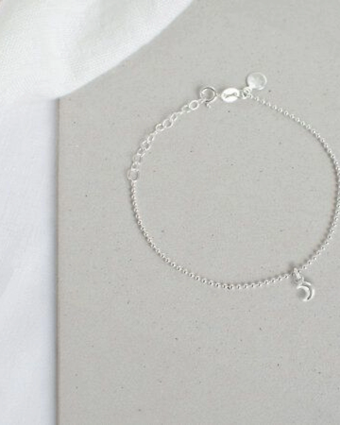 renna deluxe Armband mit Mond Anhänger – Ansicht 2