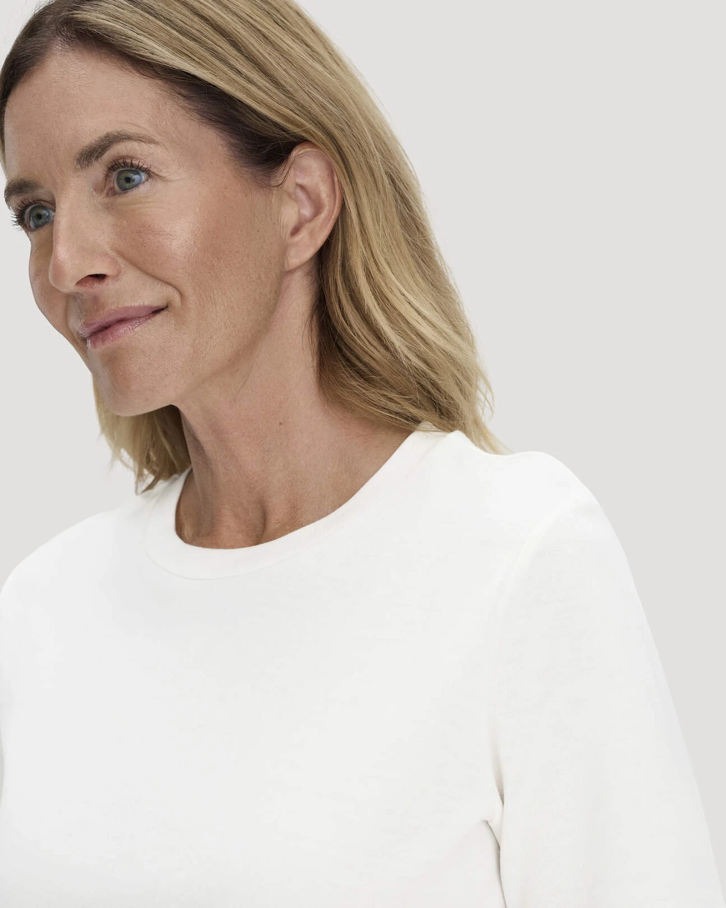 hessnatur Damen Heavy T-Shirt Relaxed aus Bio-Baumwolle - weiß - Größe 36 – Ansicht 4