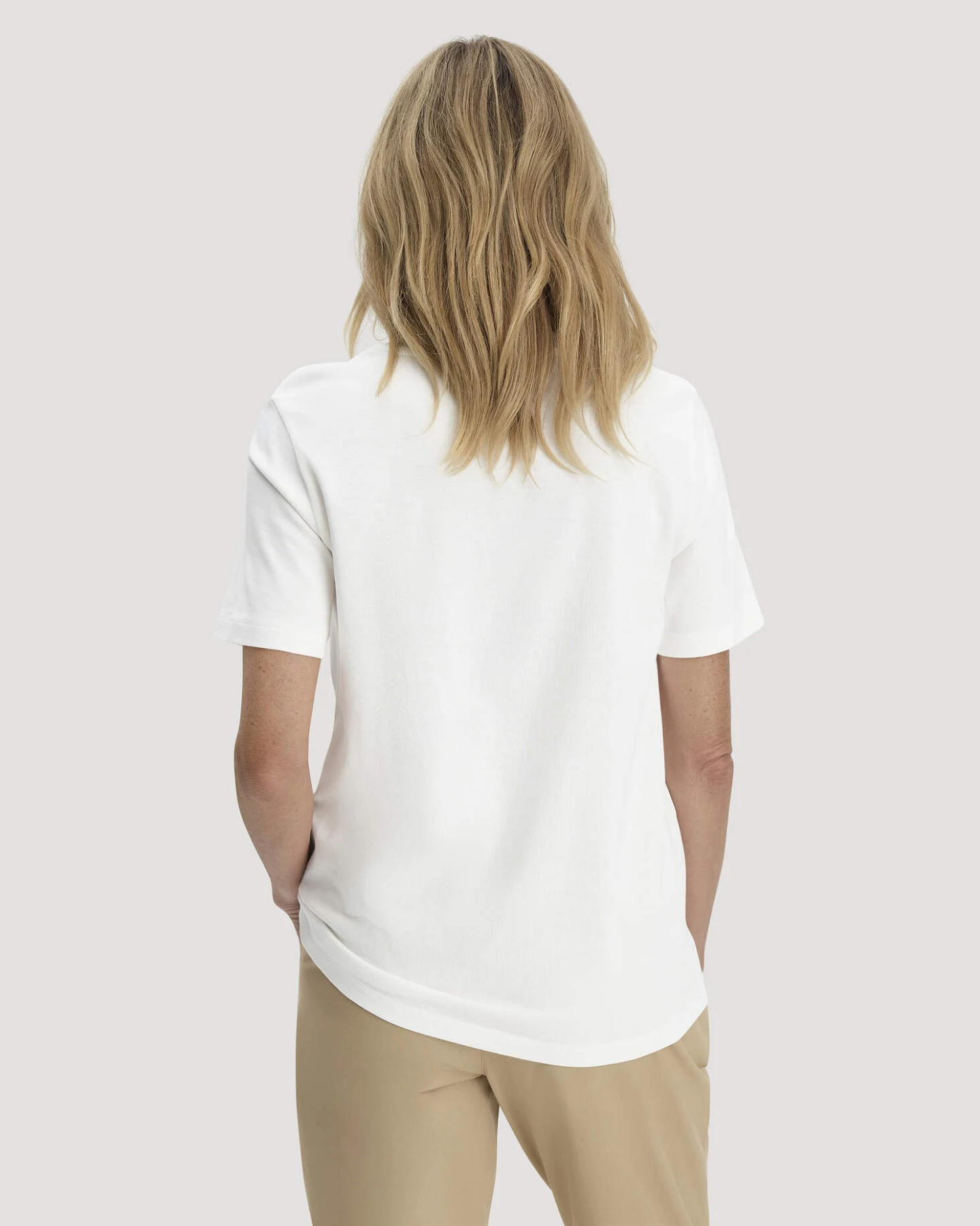 hessnatur Damen Heavy T-Shirt Relaxed aus Bio-Baumwolle - weiß - Größe 44 – Ansicht 3