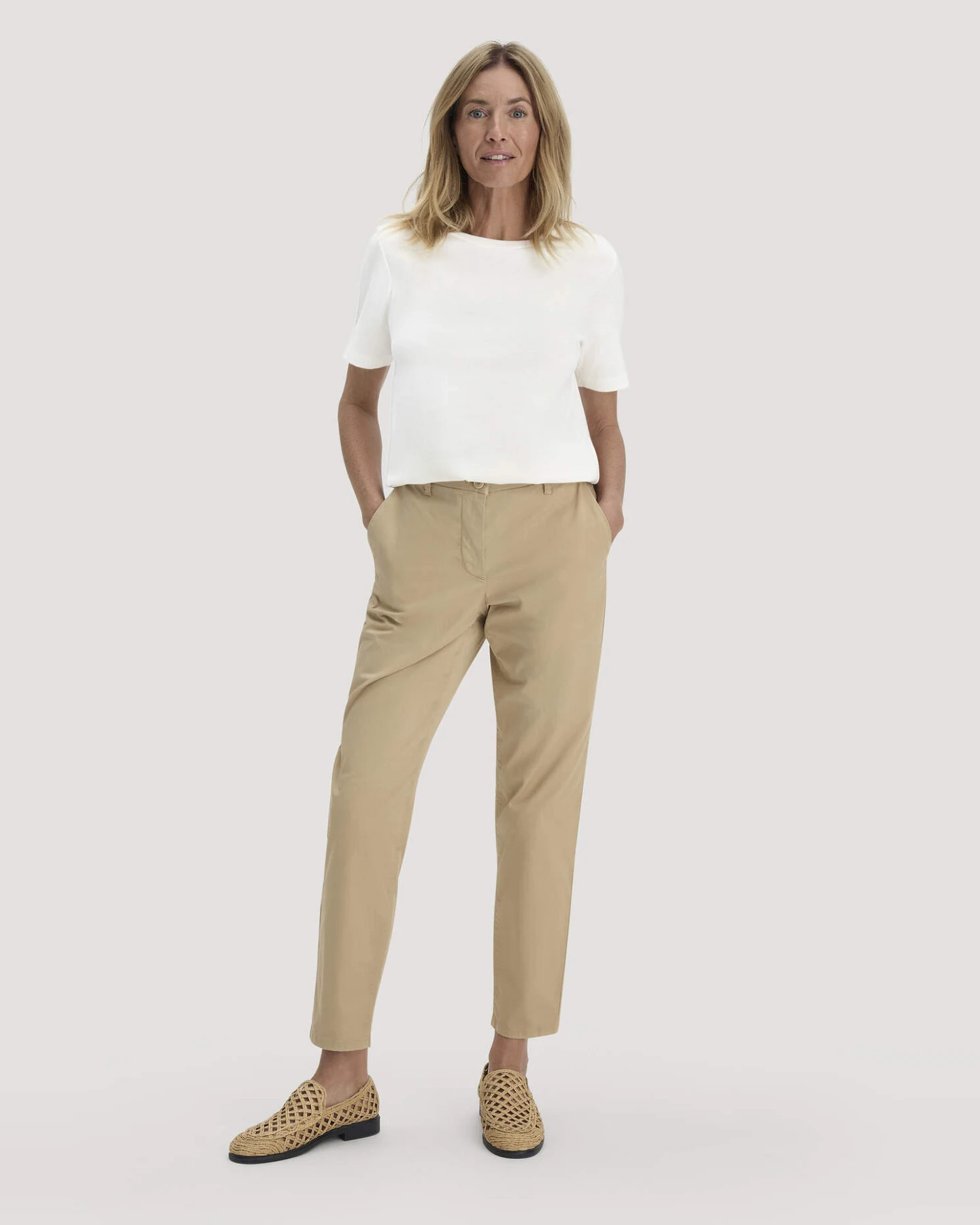 hessnatur Damen Heavy T-Shirt Relaxed aus Bio-Baumwolle - weiß - Größe 46 – Ansicht 2