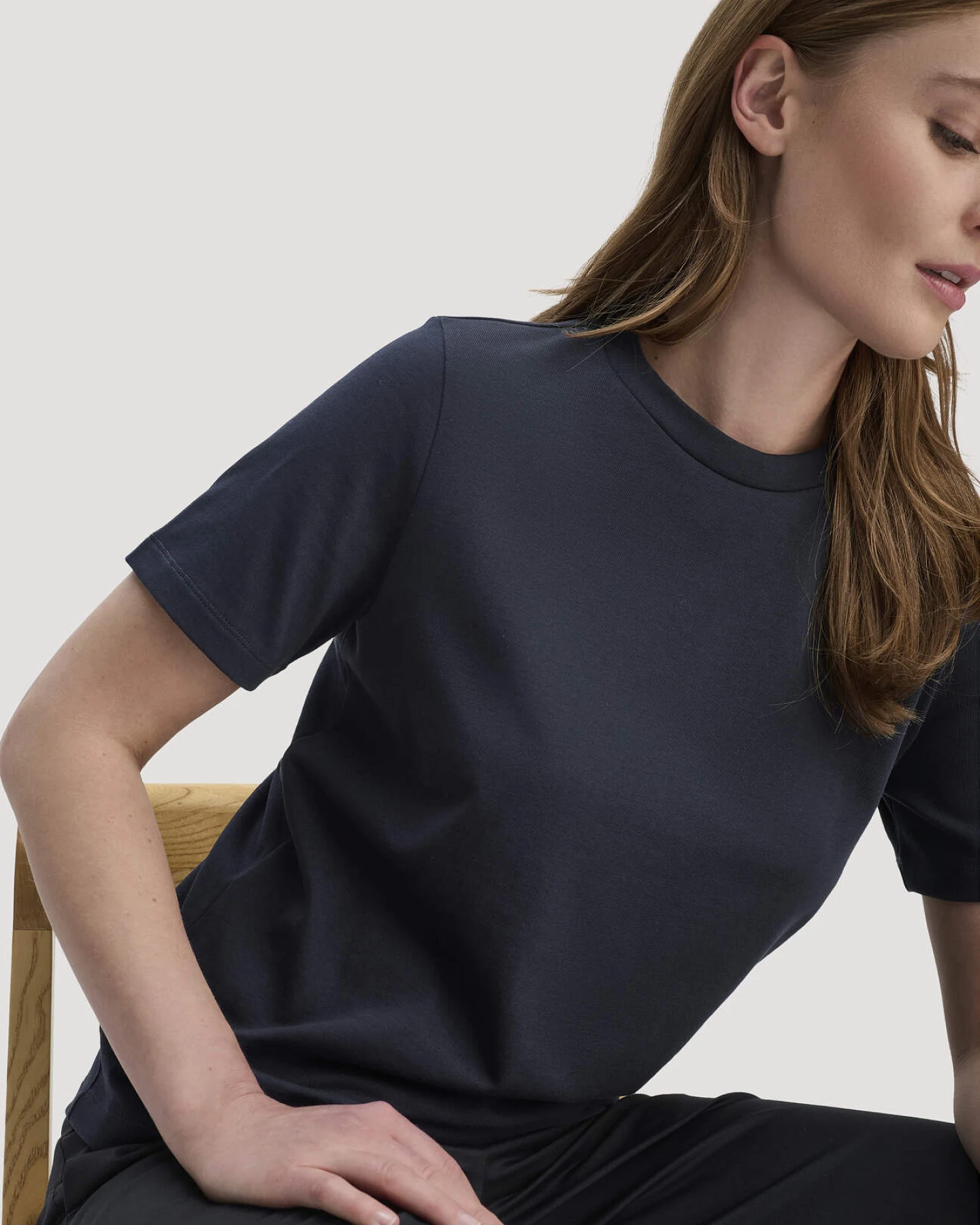 hessnatur Damen Heavy T-Shirt Relaxed aus Bio-Baumwolle - blau - Größe 40 – Ansicht 4