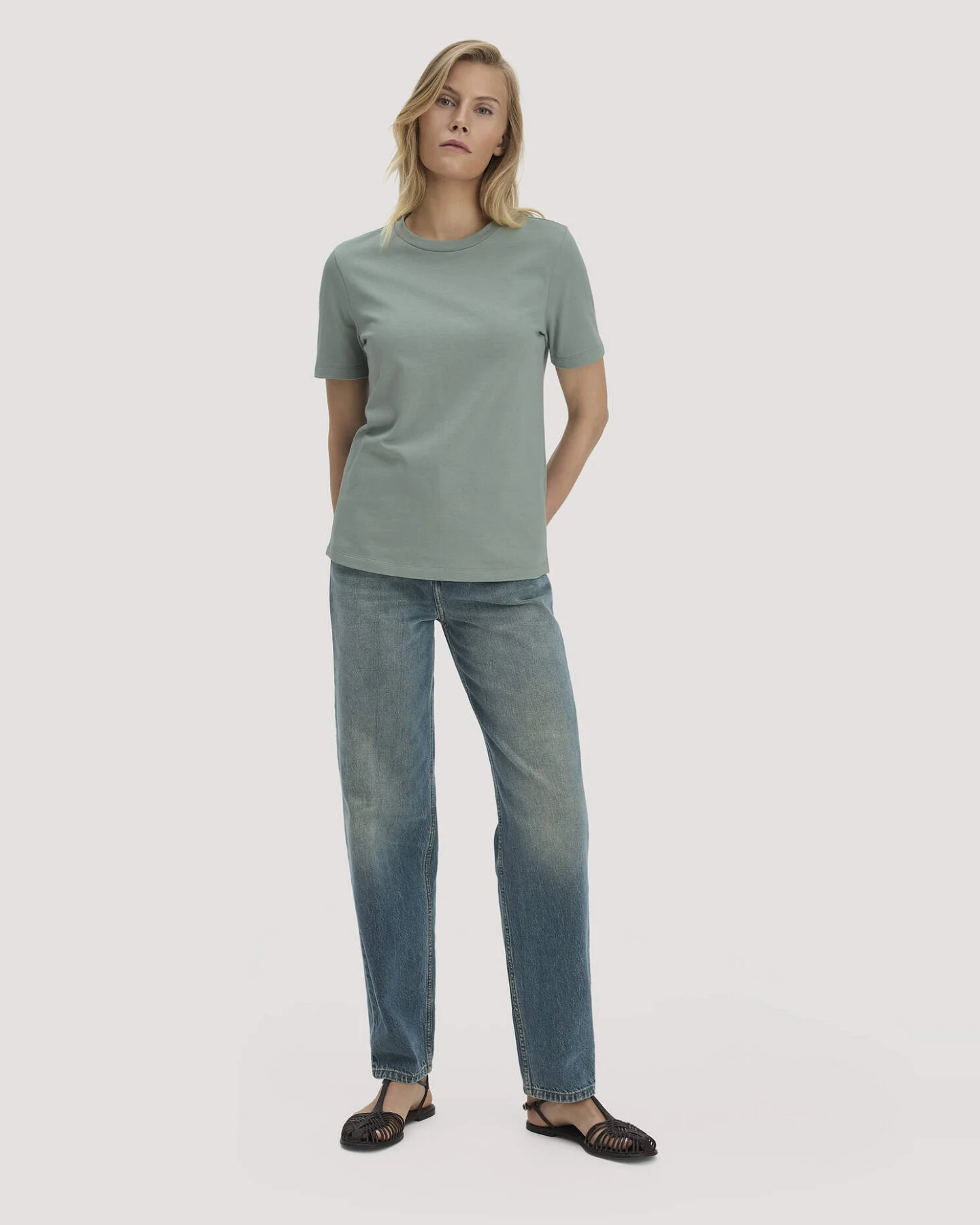 hessnatur Damen Heavy T-Shirt Relaxed aus Bio-Baumwolle - grün - Größe 38 – Ansicht 2