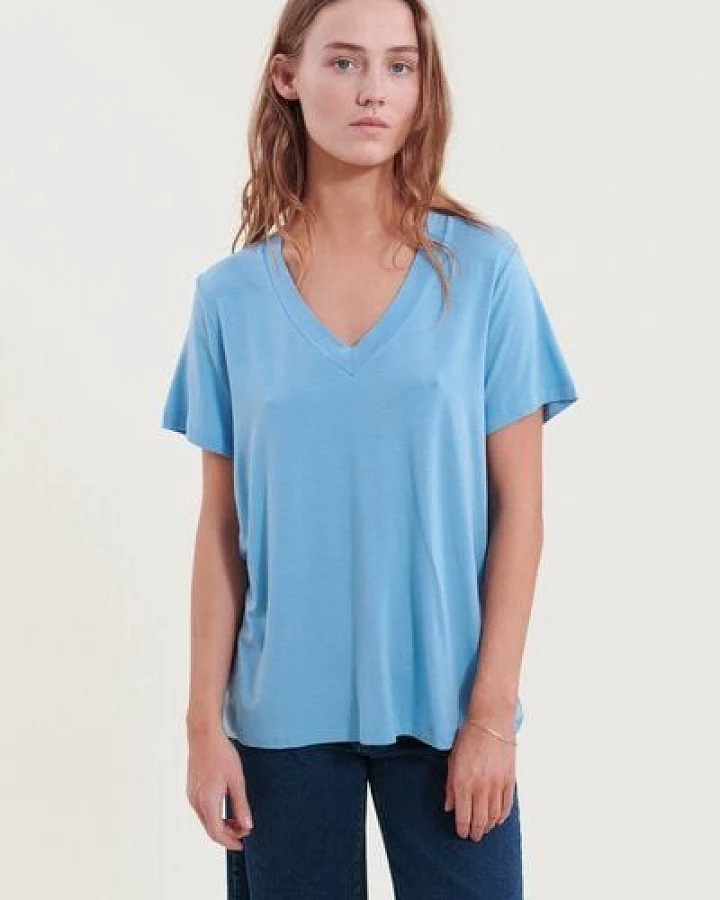 Basic Apparel T-Shirt JOLINE mit V-Ausschnitt aus Tencel
