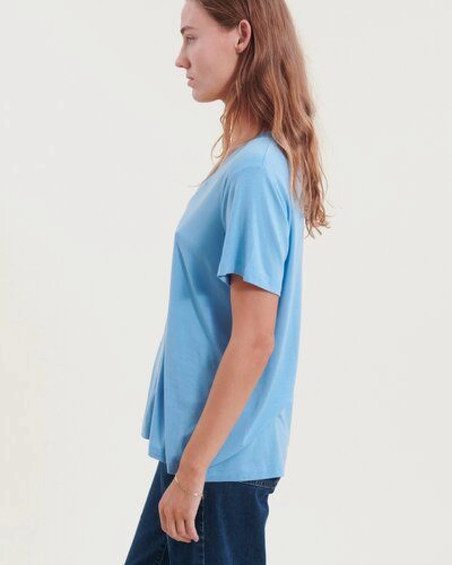 Basic Apparel T-Shirt JOLINE mit V-Ausschnitt aus Tencel – Ansicht 2