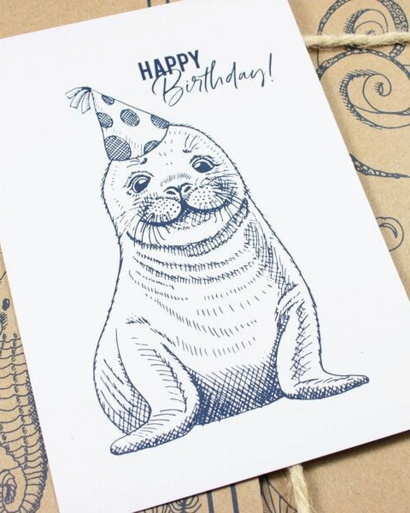 Bow & Hummingbird Postkarte "Happy Birthday Seehund" – Ansicht 3