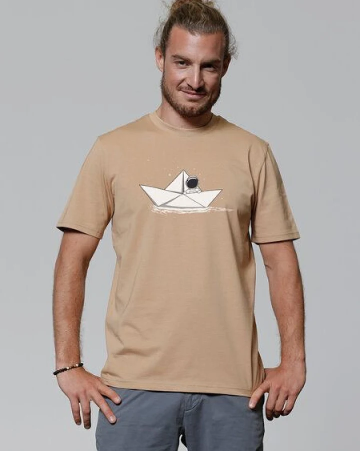 watapparel T-Shirt Astronaut in paper boat
