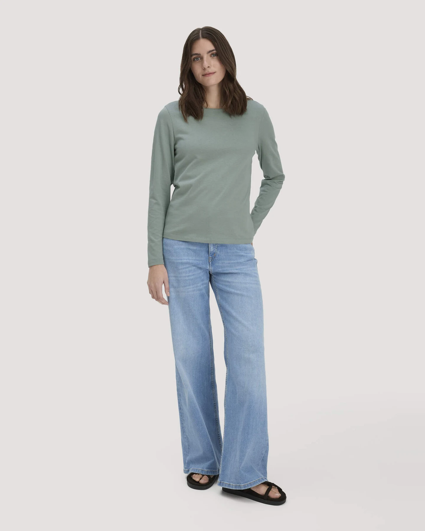 hessnatur Damen Heavy Shirt Relaxed aus Bio-Baumwolle - grün - Größe 34 – Ansicht 2