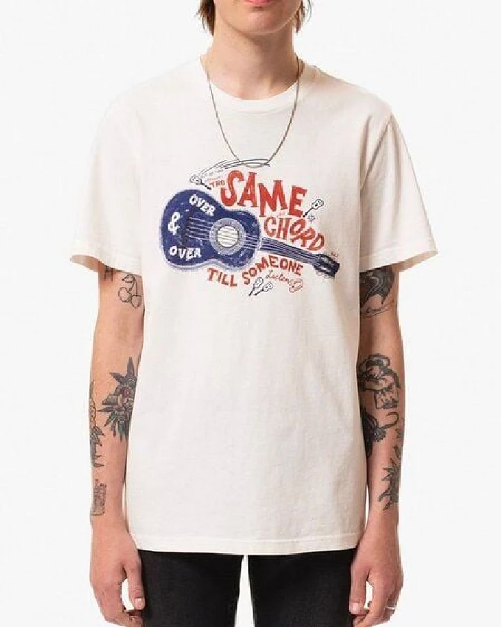 Nudie Jeans Herren T-Shirt "Roy" Gitarr - Off white