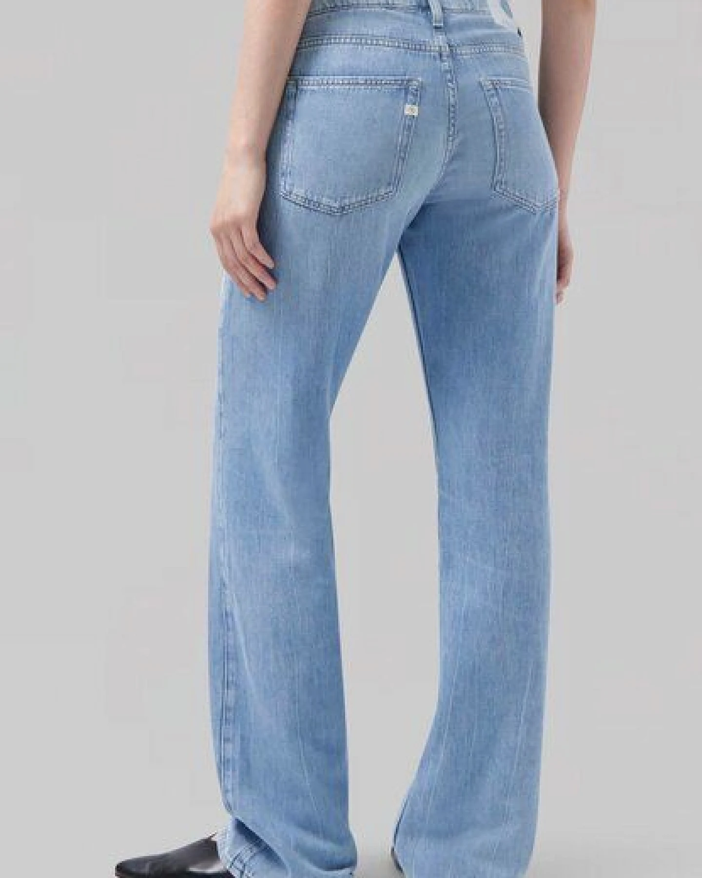 MUD Jeans Loose Jamie Flow aus Baumwoll/ Leinen Mix – Ansicht 2
