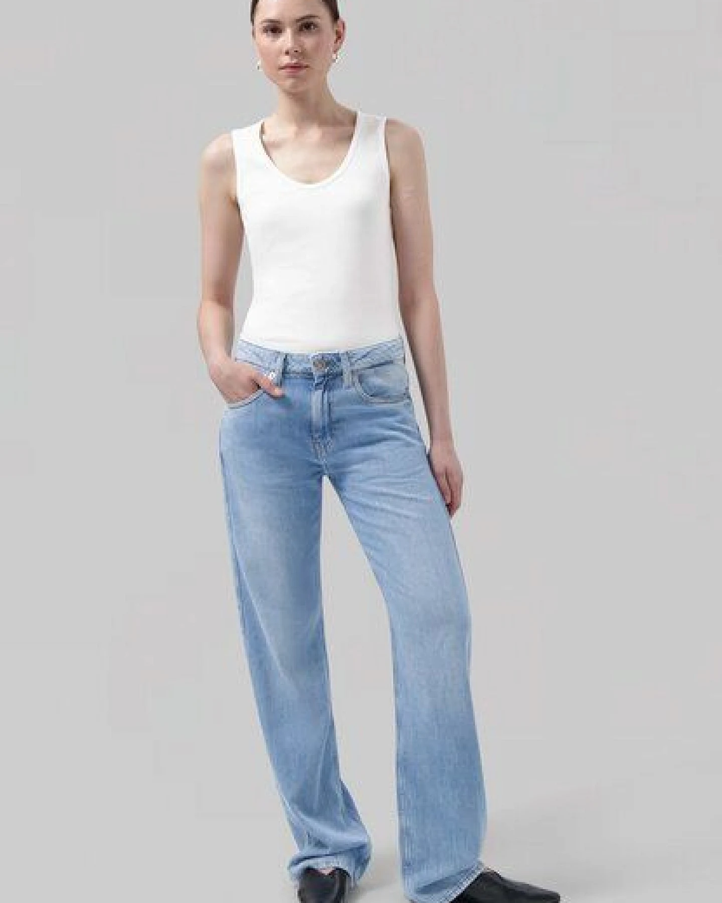 MUD Jeans Loose Jamie Flow aus Baumwoll/ Leinen Mix – Ansicht 4