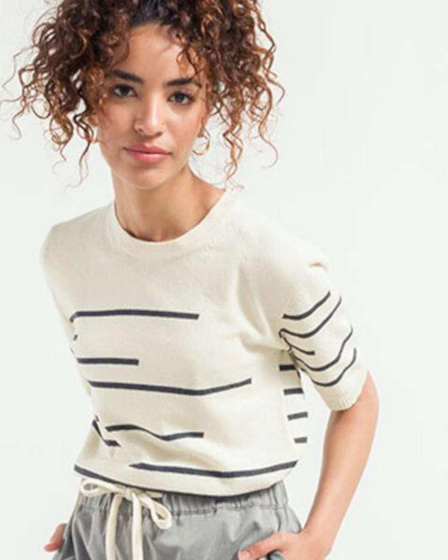 Rifò - Circular Fashion Made in Italy Clio Kurzarm-Pulllover aus recykelter und Bio-Baumwolle – Ansicht 2