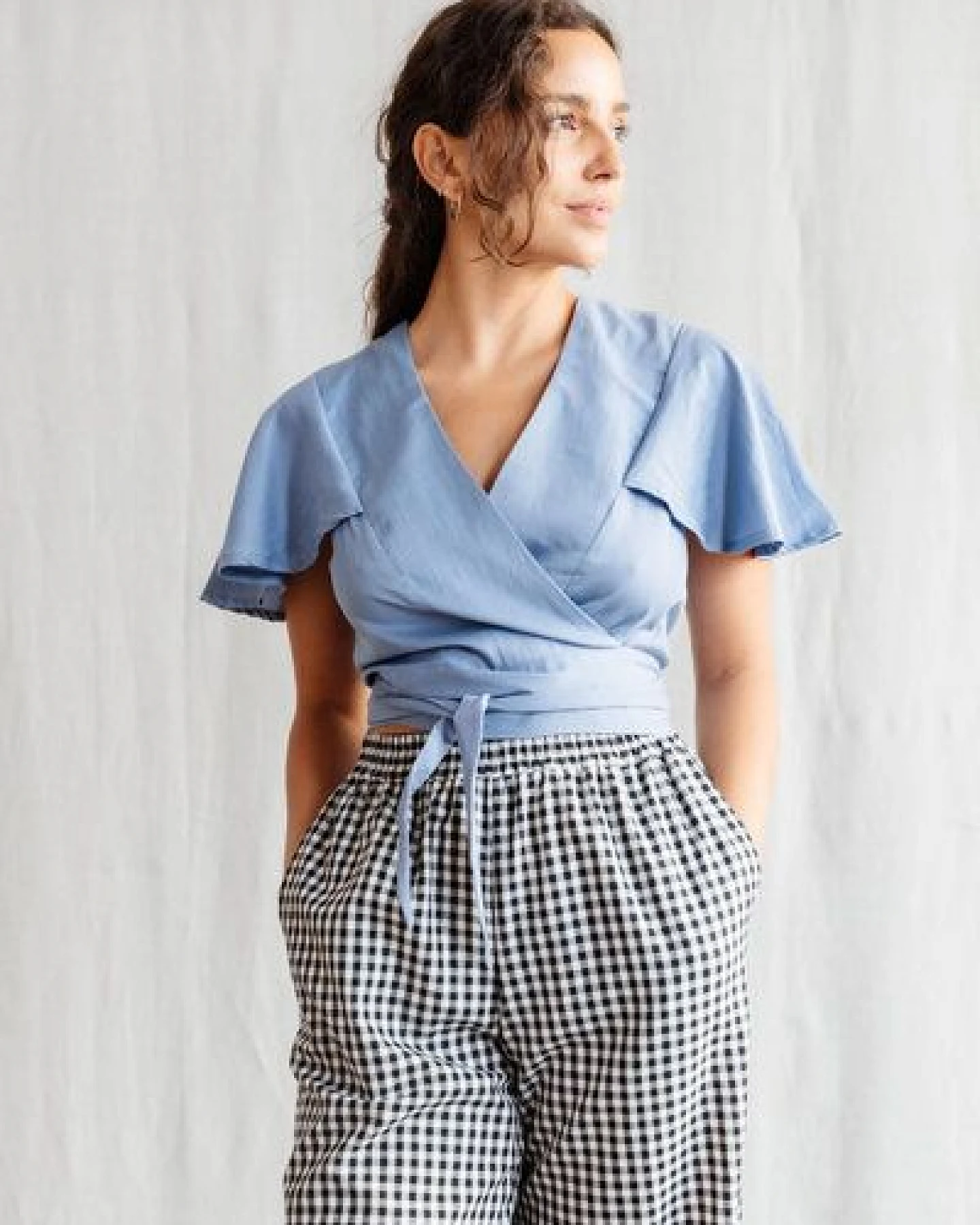 Jyoti - Fair Works Bio-Baumwoll Wickelbluse Neeraj – Ansicht 2