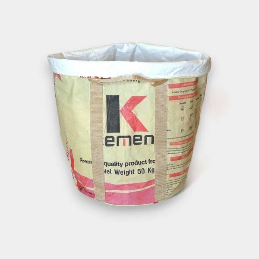 #Cement Beige-Schwarz-Rot