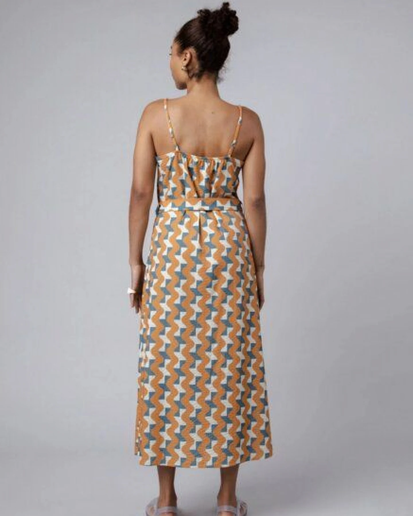 Brava Fabrics Big Tiles Long Dress Ochre – Ansicht 3