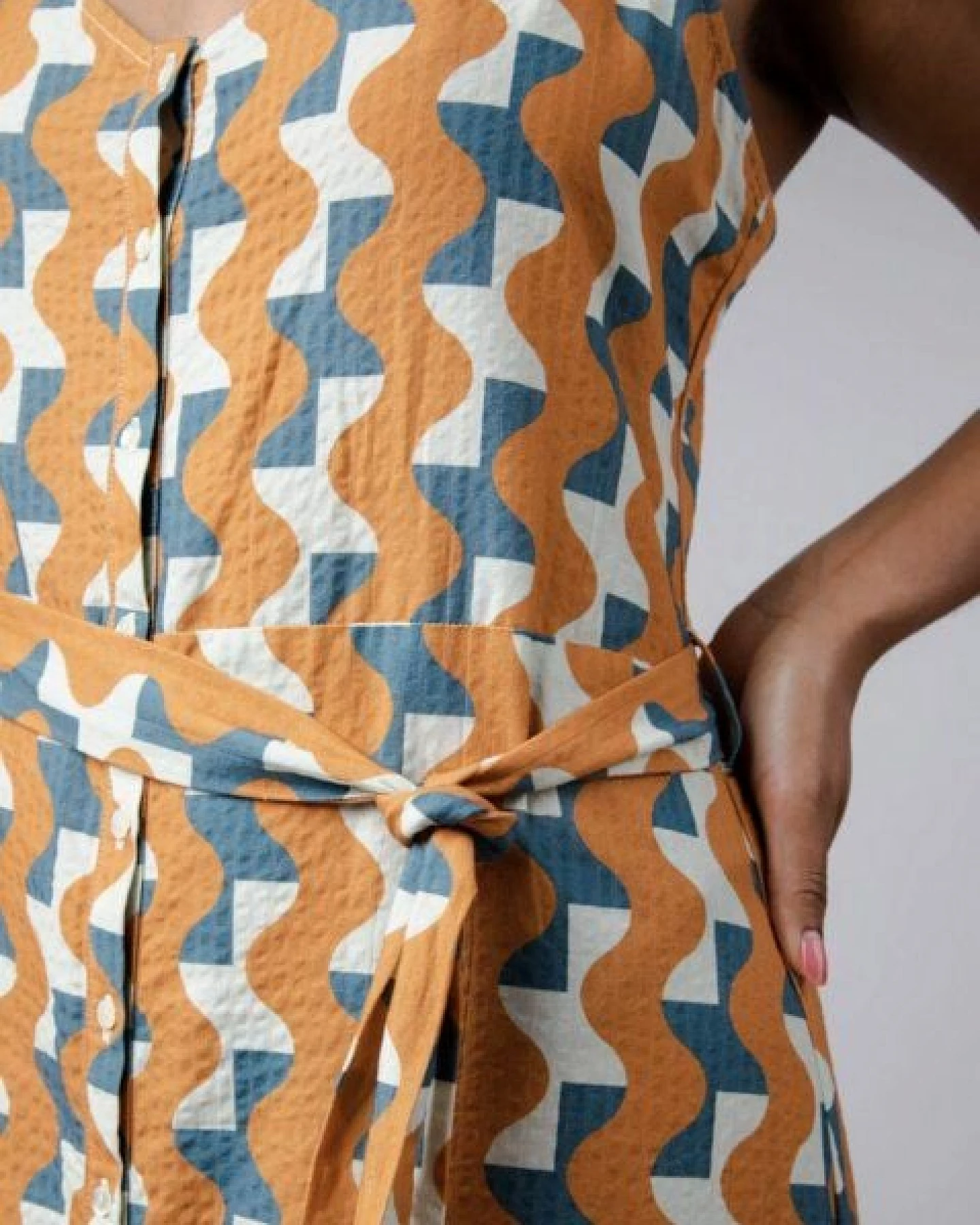 Brava Fabrics Big Tiles Long Dress Ochre – Ansicht 4