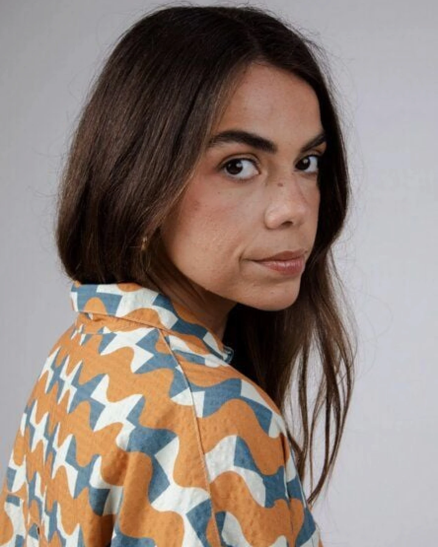 Brava Fabrics Big Tiles Cropped Bluse Ochre – Ansicht 4